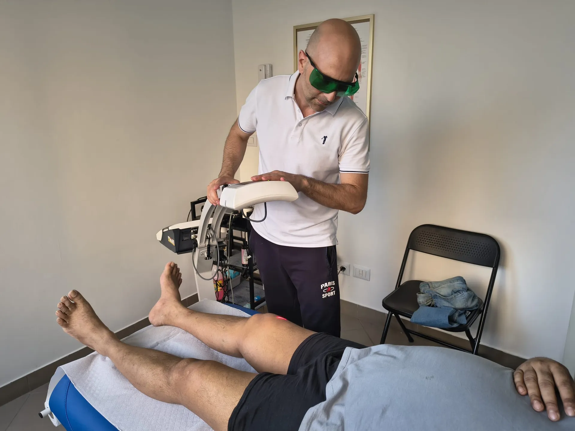 Trattamento di laserterapia al Centro Alma di Roma